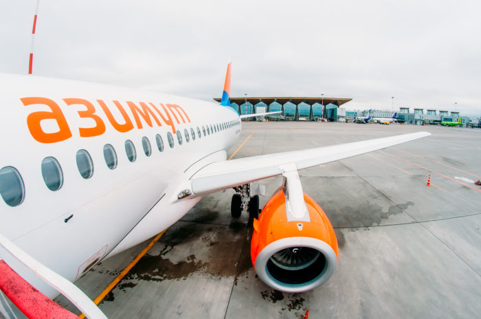 Авиакомпания Азимут получит новый SSJ100 со «старыми» двигателями