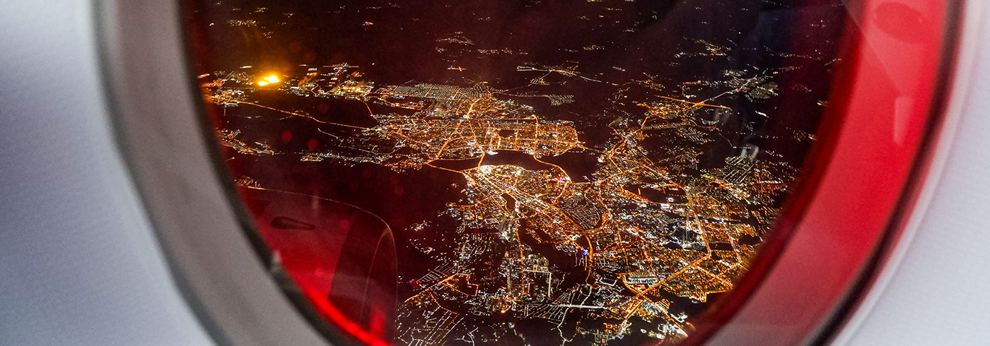 Ночная Казань из иллюминатора. Фото: Александр Геншер | AVIADO.RU