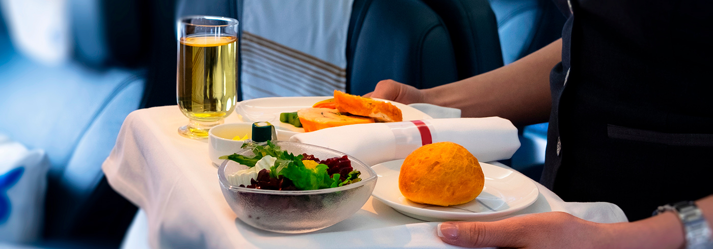 «ИрАэро» не накормила пассажиров и была оштрафована на 20 000 рублей